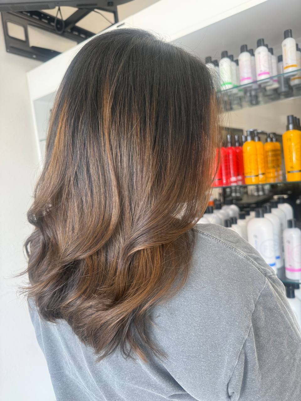 Dimensional brunette highlights with soft waves